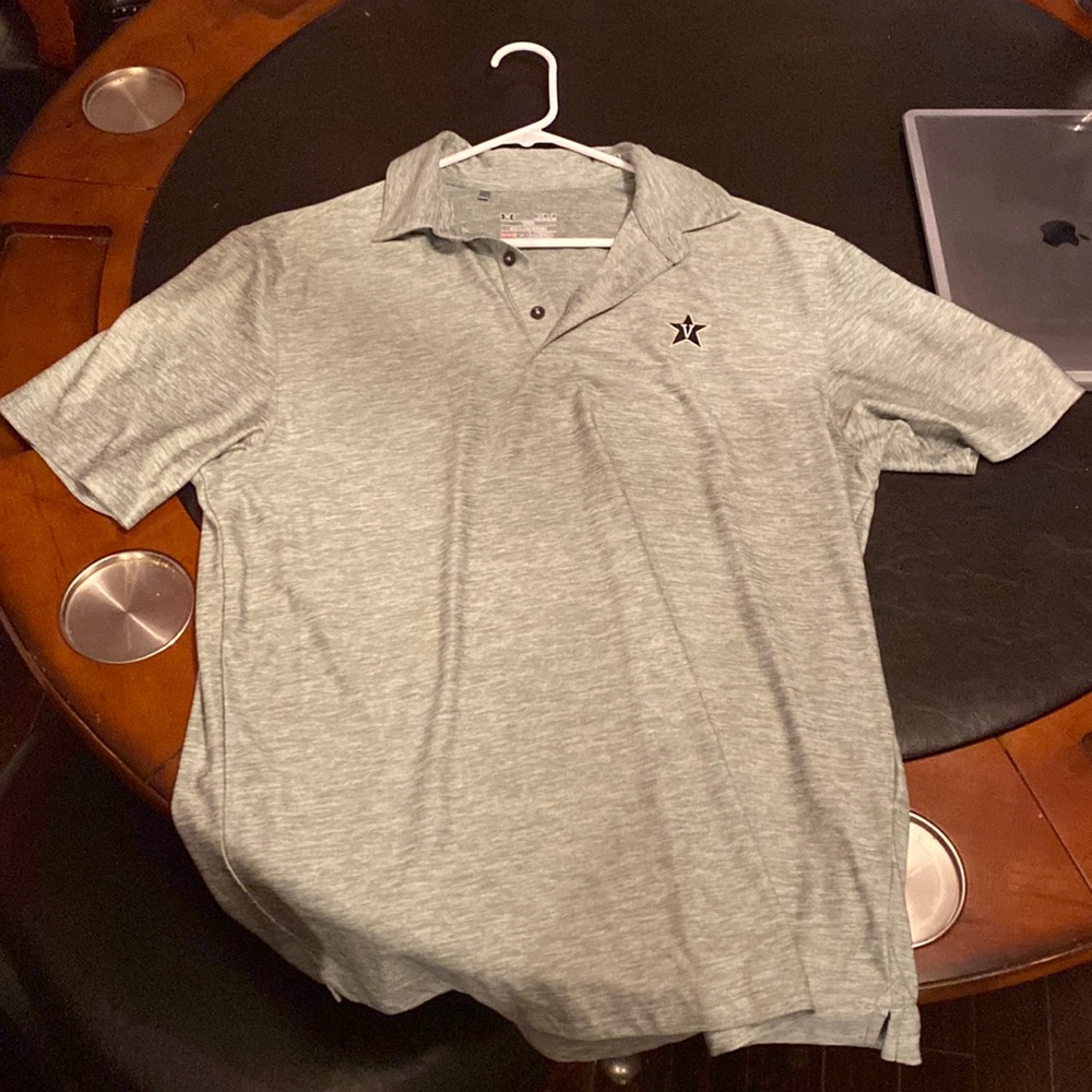 Under Armour Vanderbilt Golf Polo Size Medium. Like new condition.